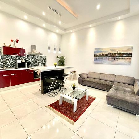 Amazing Swedish 3 Rooms Apartment In The City Center Будапеща Екстериор снимка