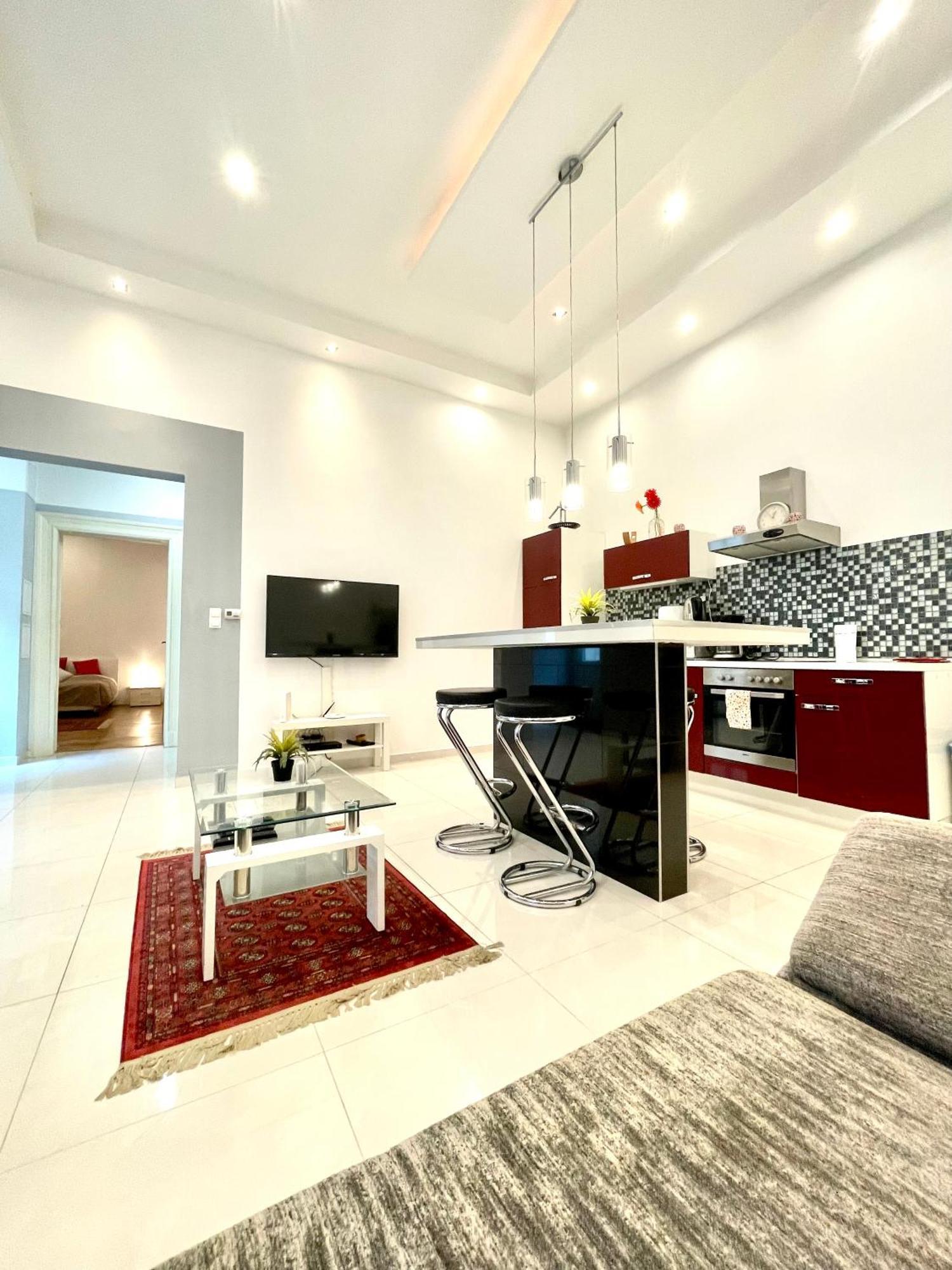 Amazing Swedish 3 Rooms Apartment In The City Center Будапеща Екстериор снимка