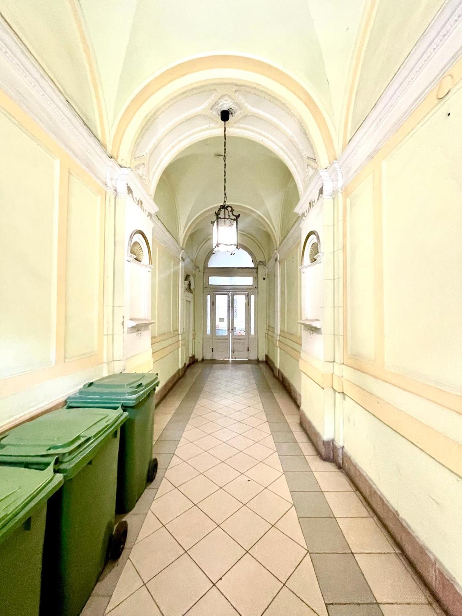 Amazing Swedish 3 Rooms Apartment In The City Center Будапеща Екстериор снимка