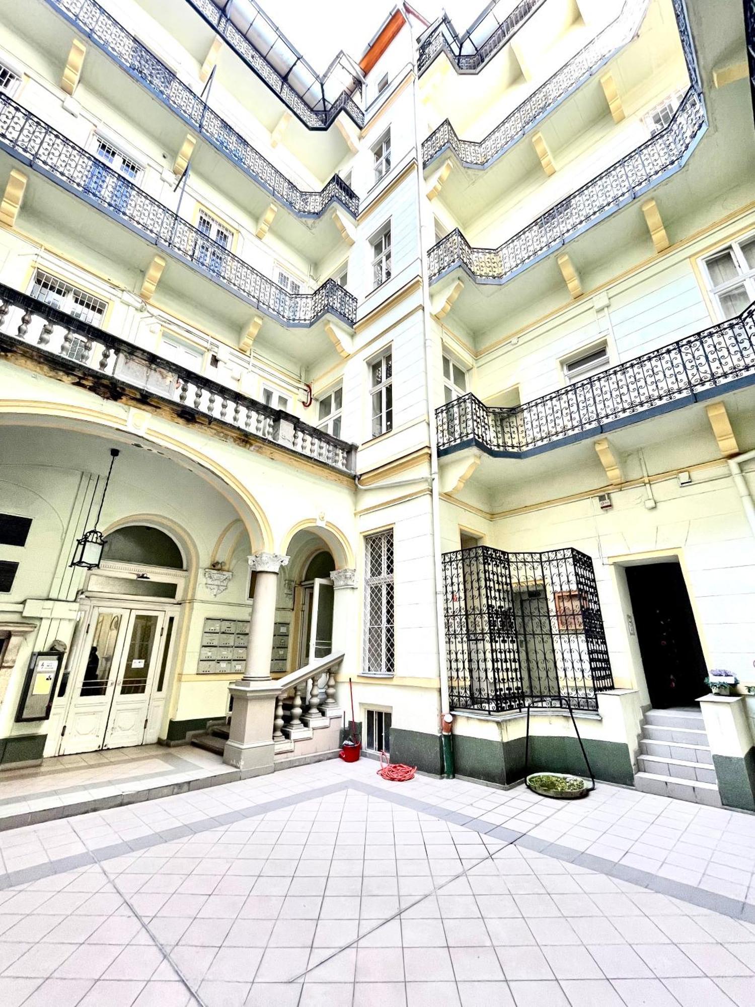 Amazing Swedish 3 Rooms Apartment In The City Center Будапеща Екстериор снимка
